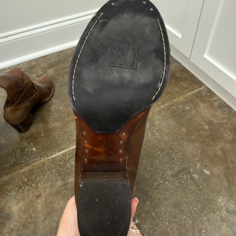 Women’s Frye Co. Rory Scrunch - Picture 3 of 13